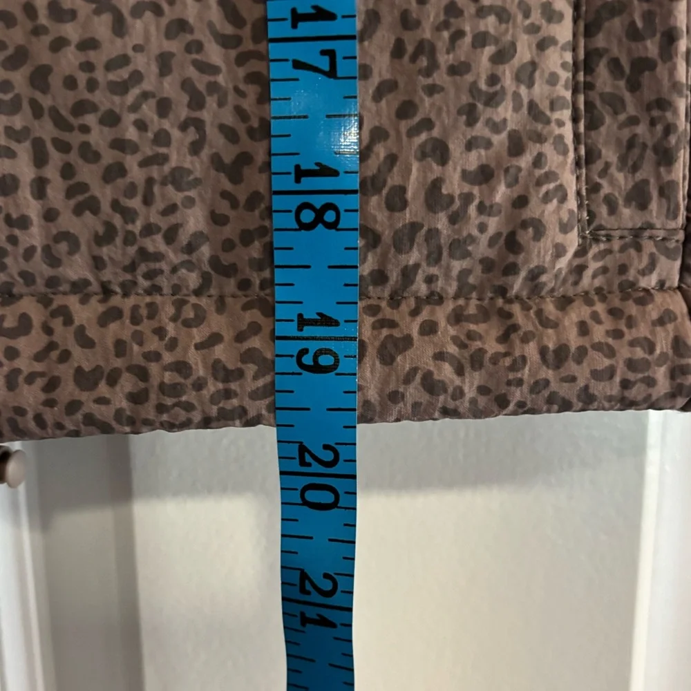 Thread & Supply Cropped Leopard Puffer Vest, size Large - Picture 5 of 6